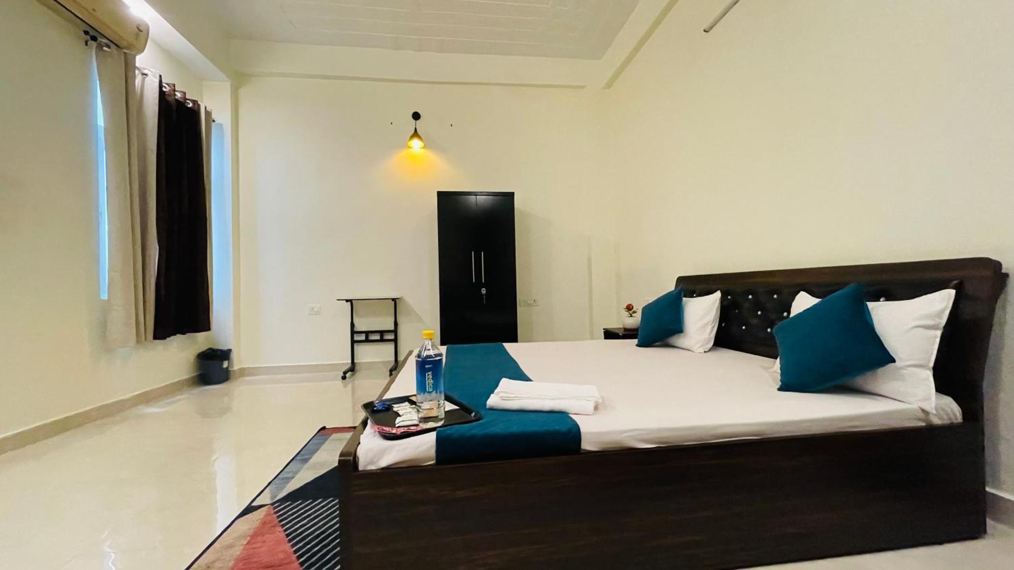 Atulyam Stays Sushant Golf City Lucknow Exterior foto